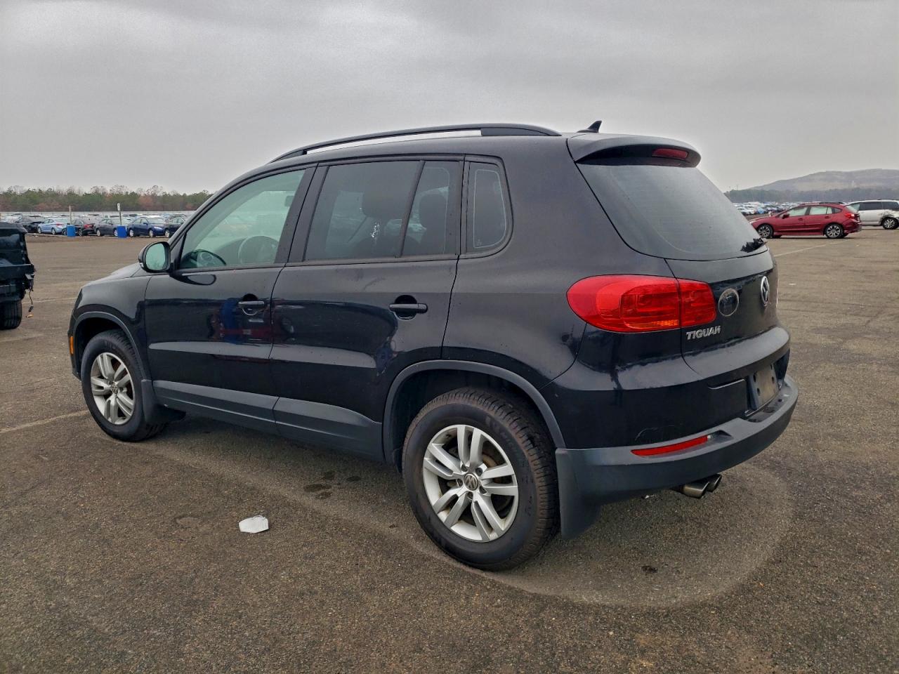 Volkswagen Tiguan S Image 12