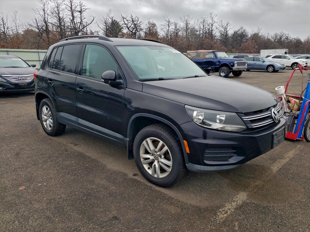 Volkswagen Tiguan S Image 11
