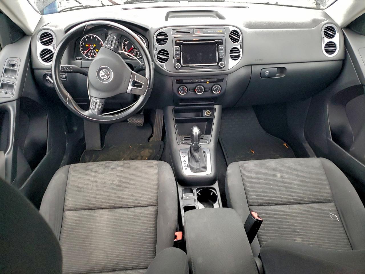 Volkswagen Tiguan S Image 2