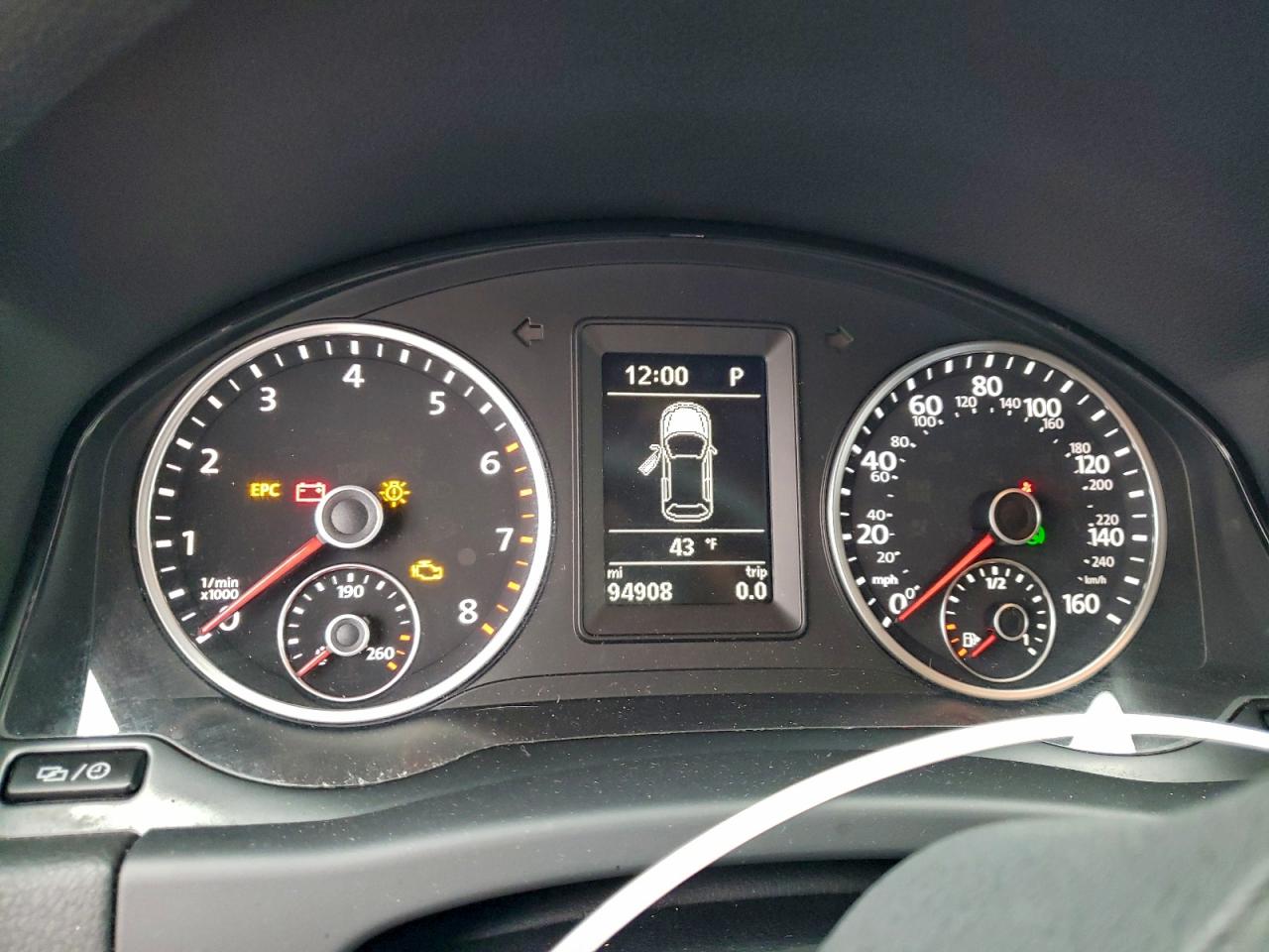 Volkswagen Tiguan S Image 7