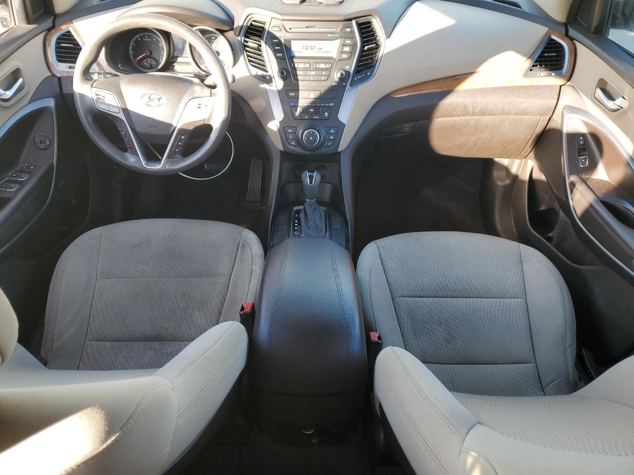 Hyundai SANTA FE Image 8