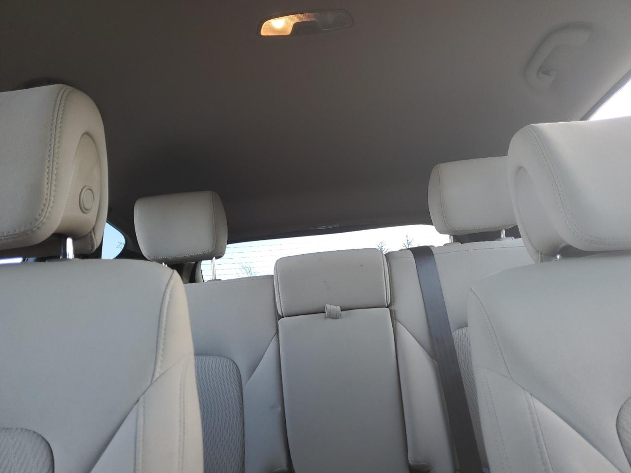 Hyundai SANTA FE Image 2