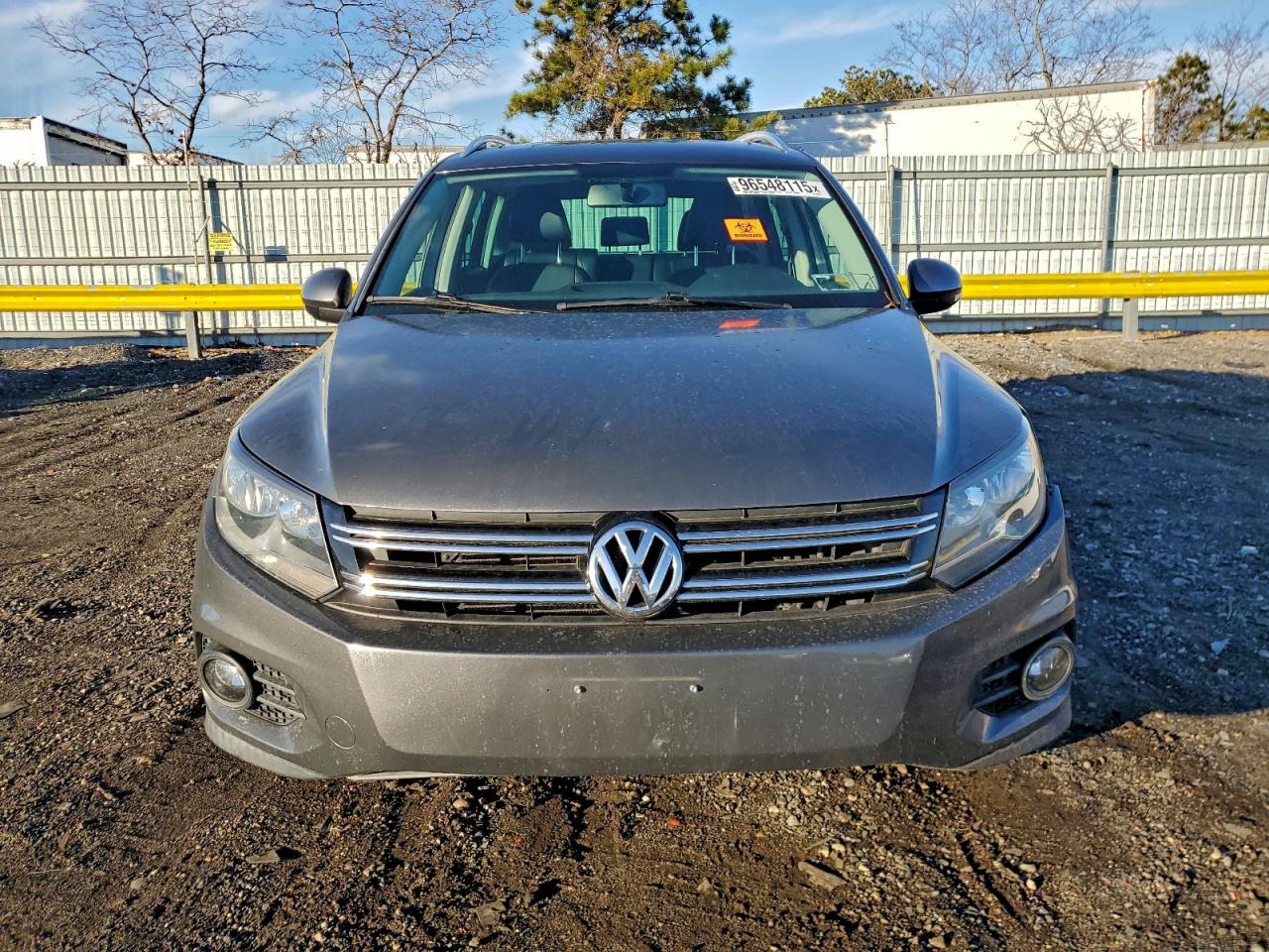 Volkswagen Tiguan S Image 11