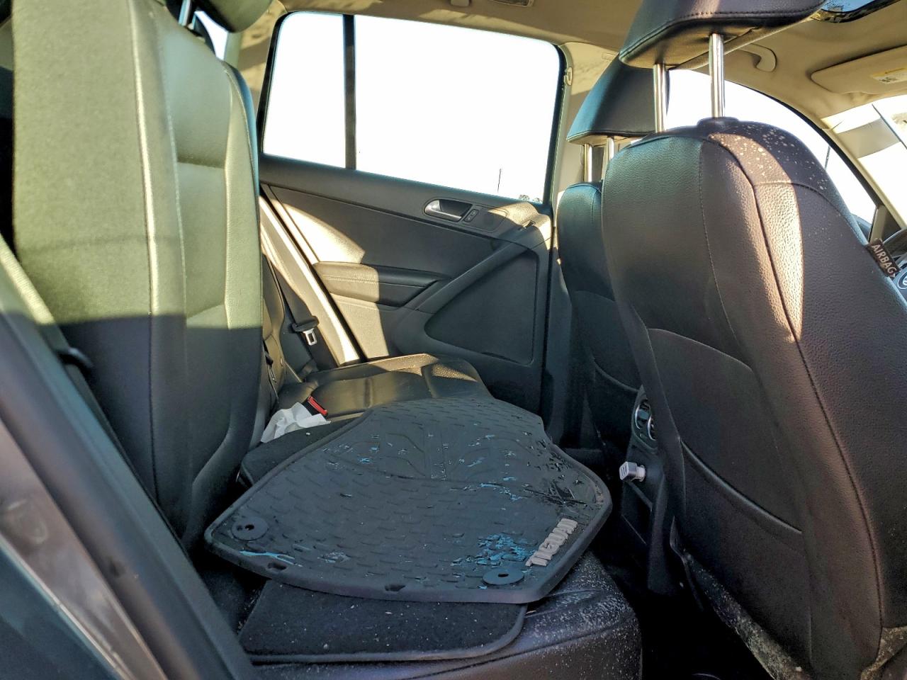 Volkswagen Tiguan S Image 8