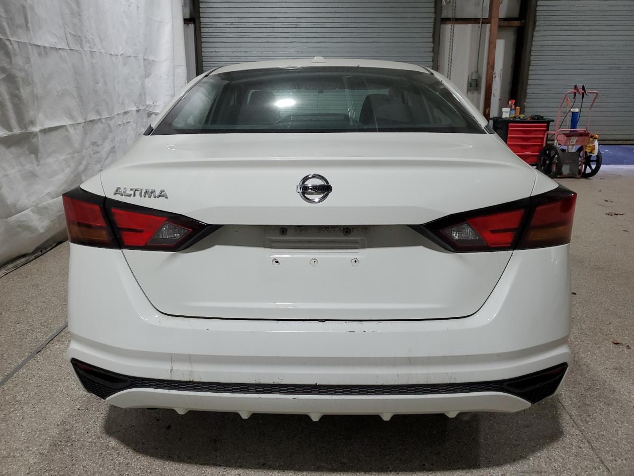 Nissan Altima S Image 10