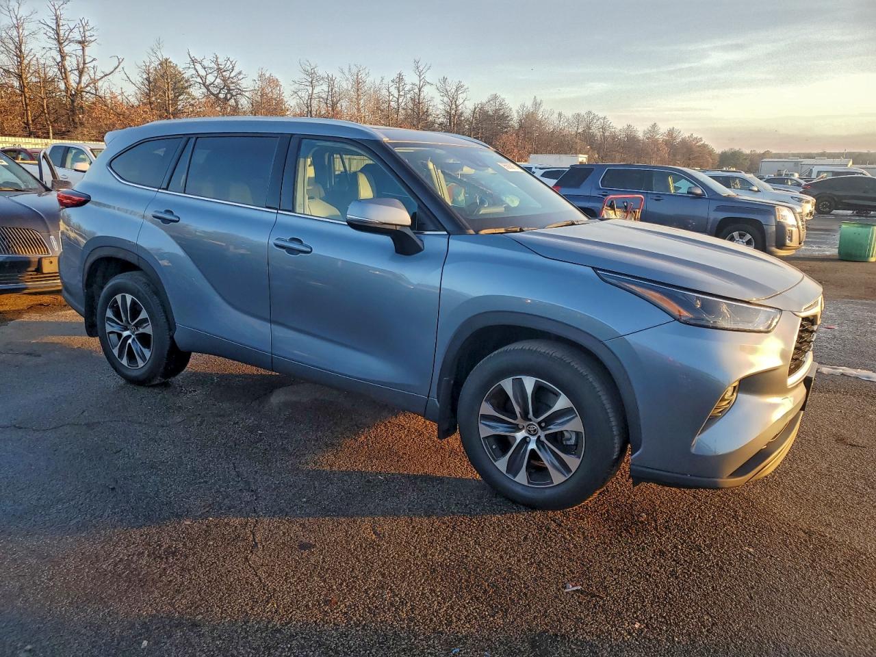 Toyota Highlander Xle Image 2