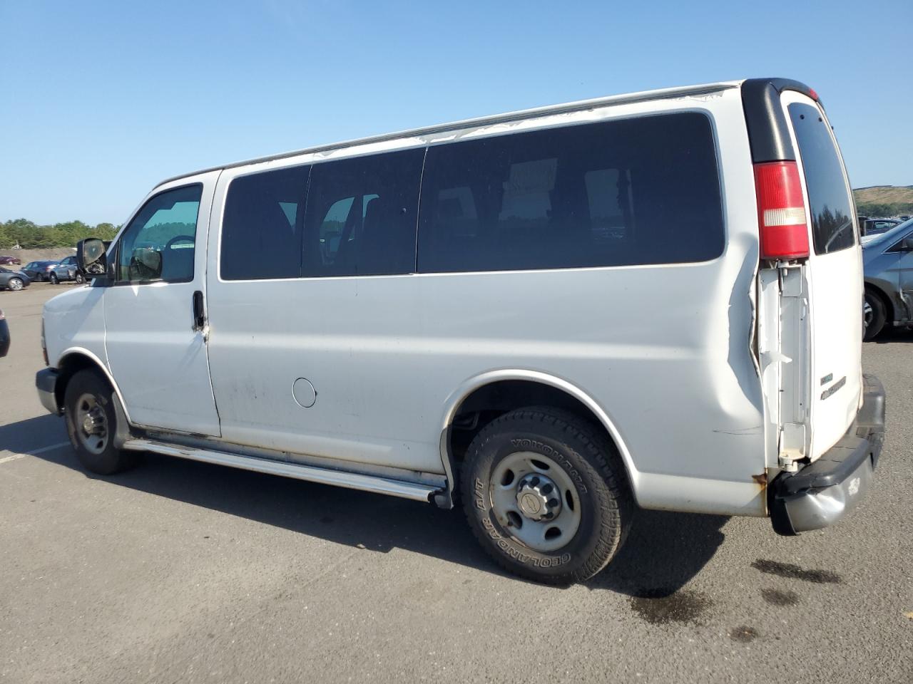 Chevrolet Express Lt Image 2