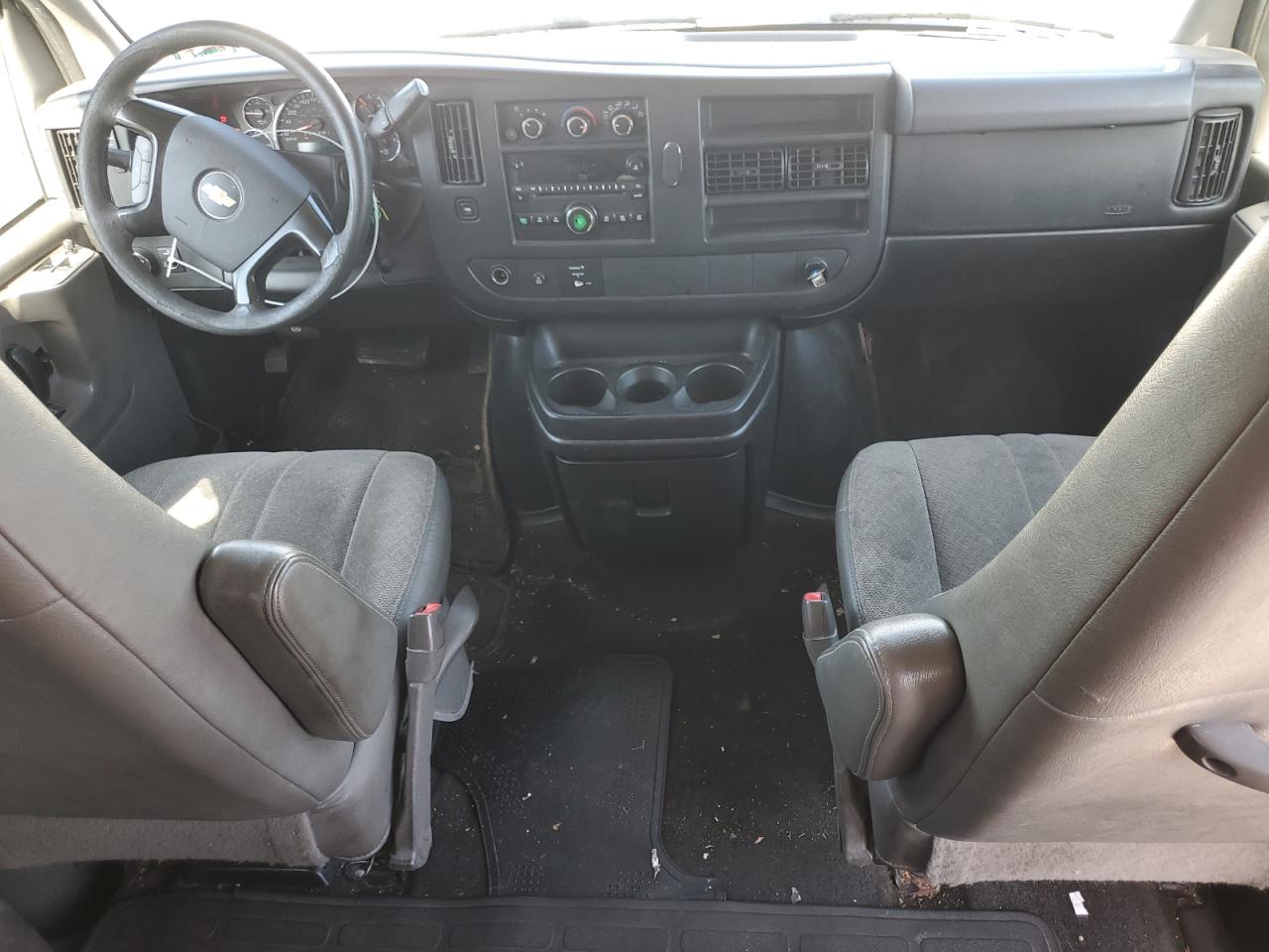 Chevrolet Express Lt Image 8
