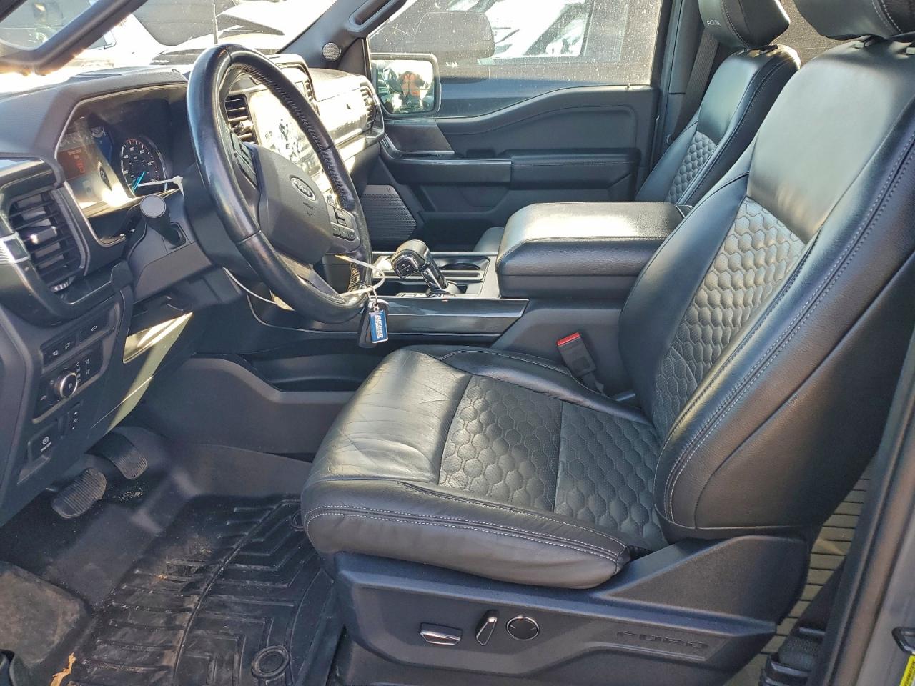 Ford F-150 Supercrew Image 6