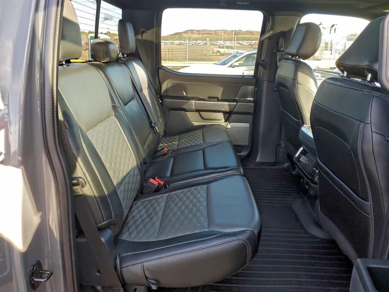 Ford F-150 Supercrew Image 8