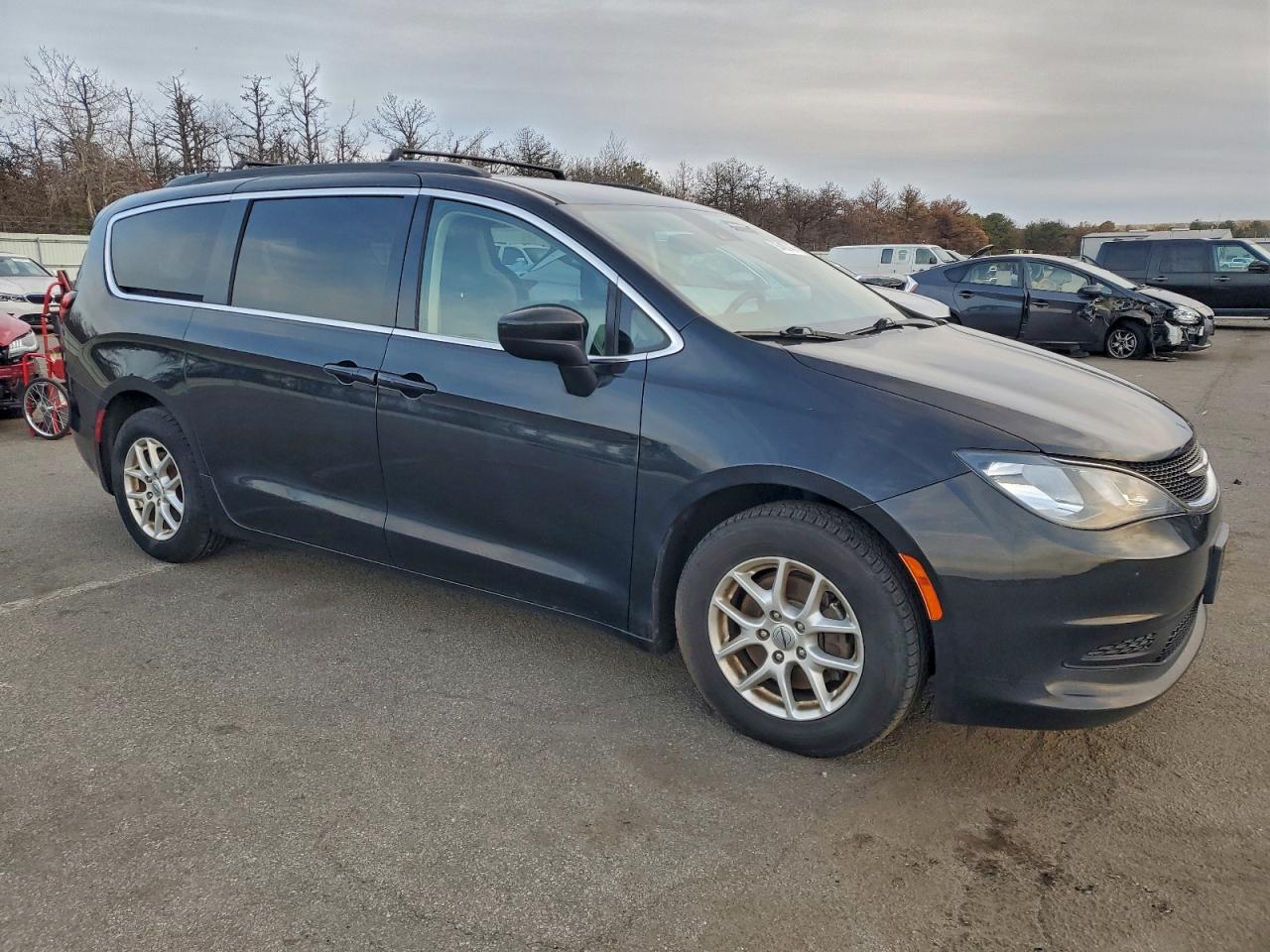 Chrysler Minivan Lxi Image 3