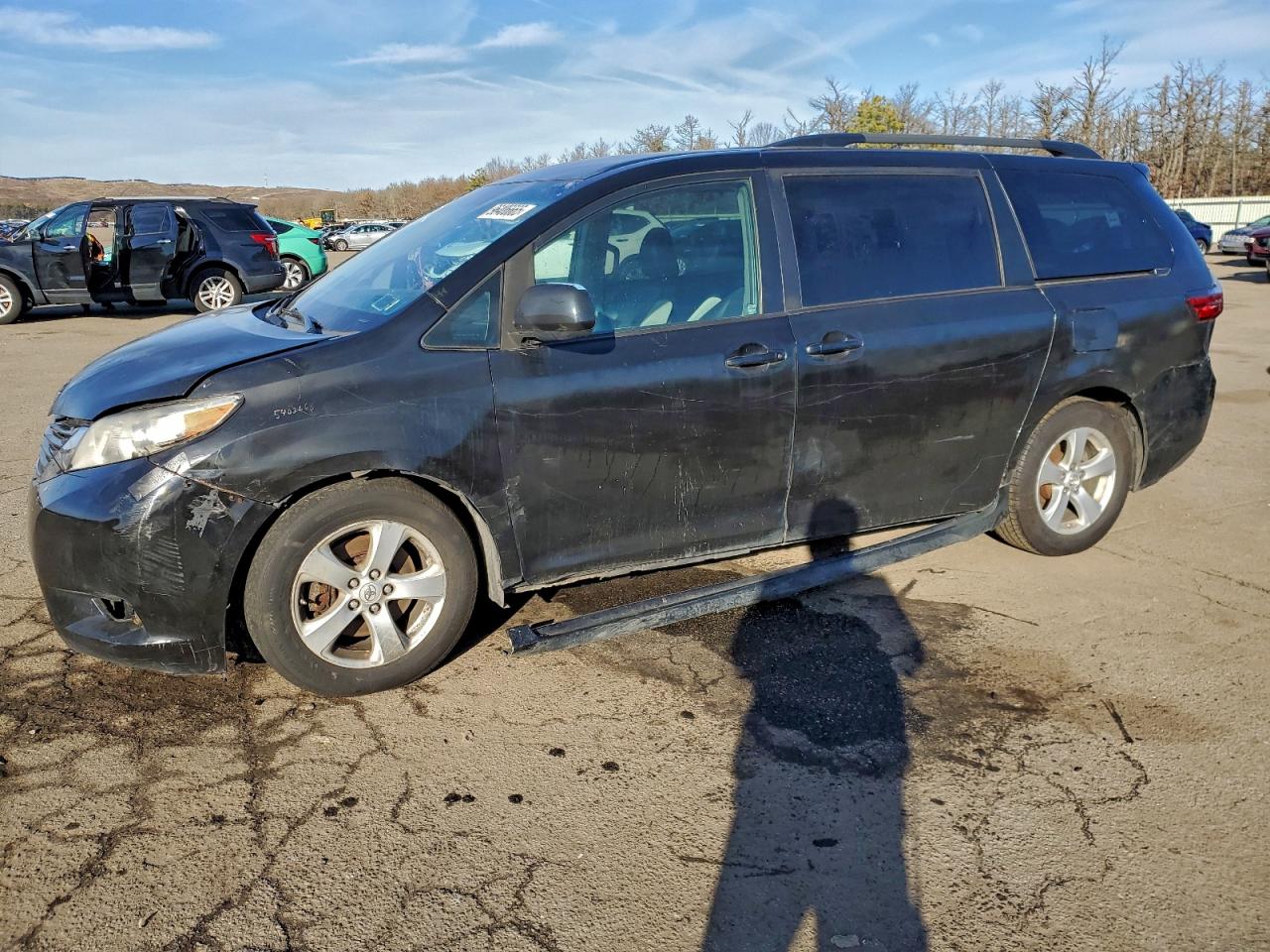 Toyota Sienna Le Image 1