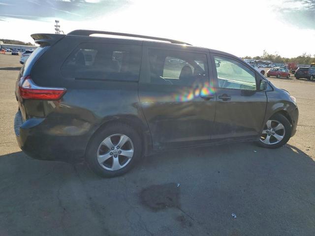 Toyota Sienna Le Image 4