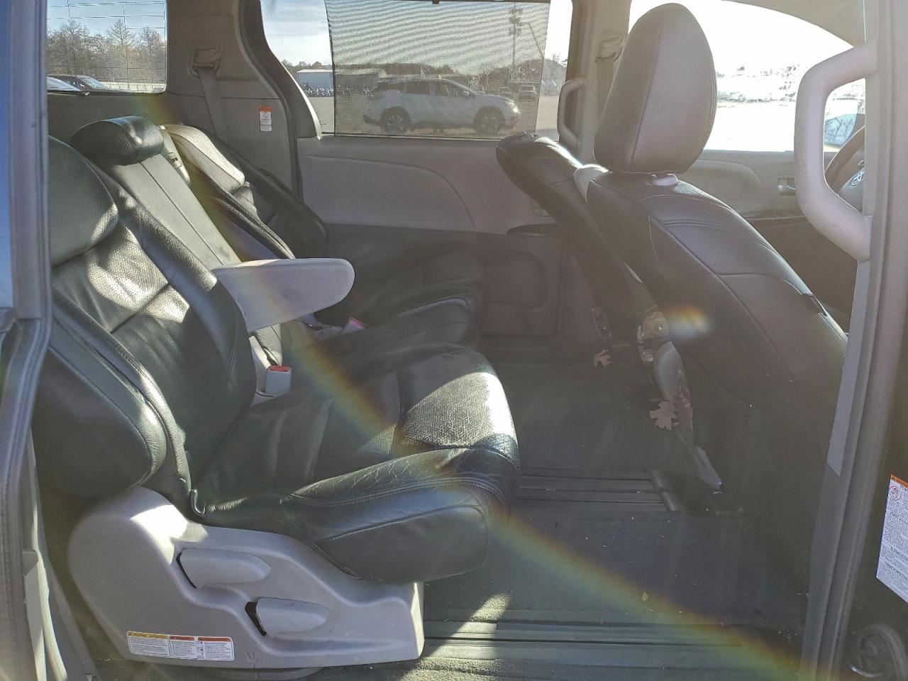 Toyota Sienna Le Image 7