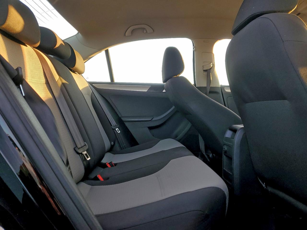 Volkswagen Jetta S Image 12