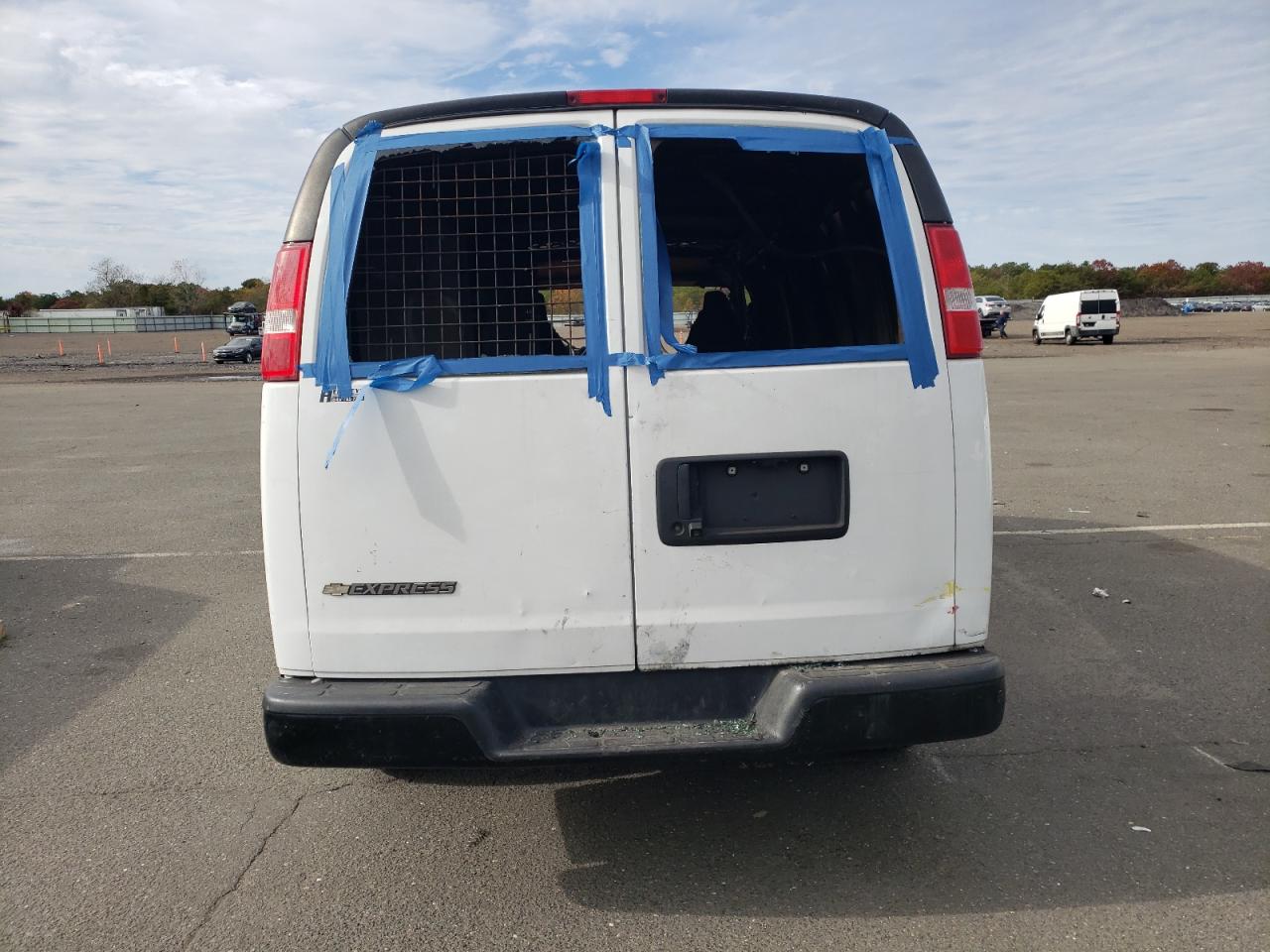 Chevrolet Express Image 6