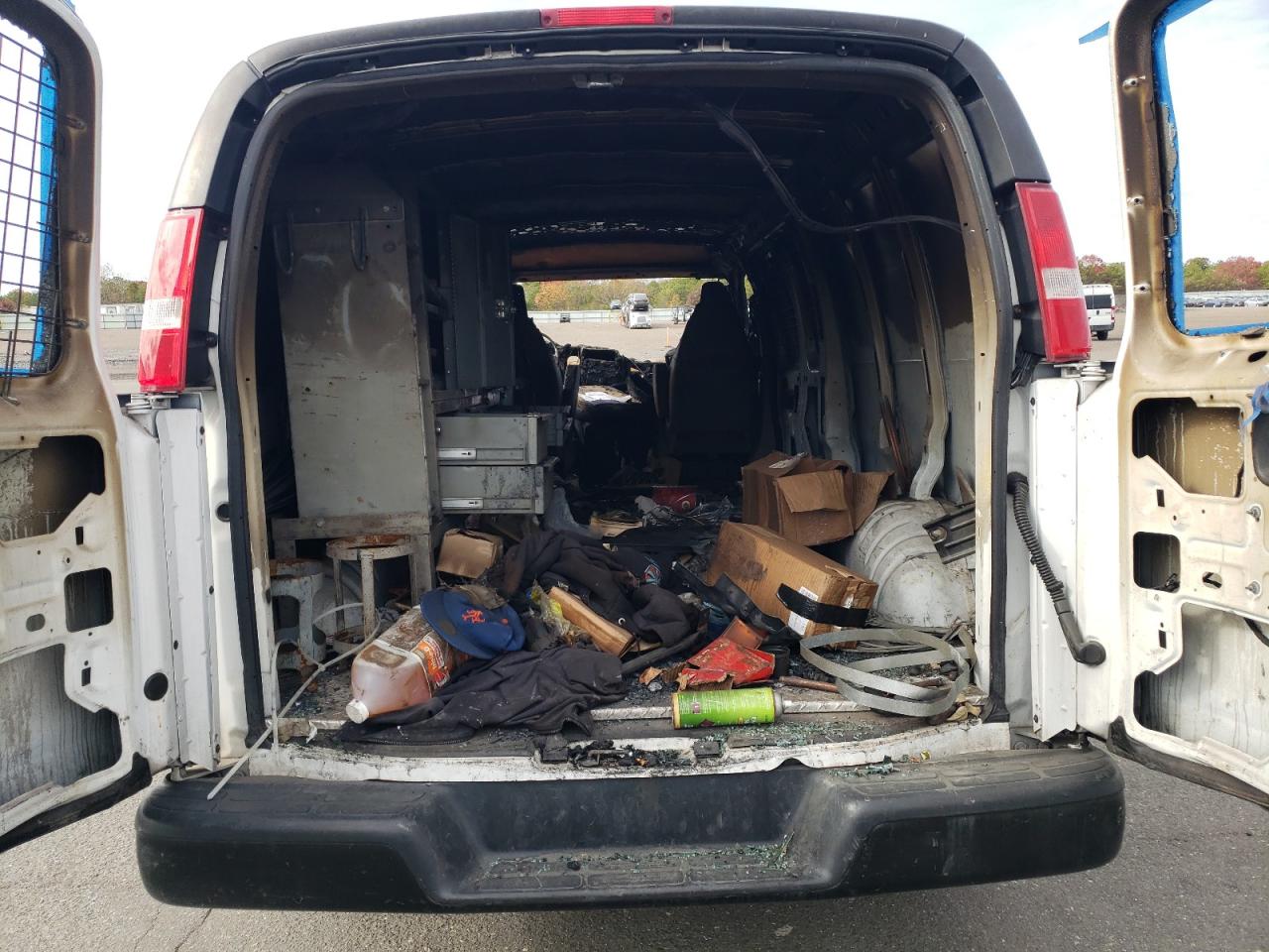 Chevrolet Express Image 8