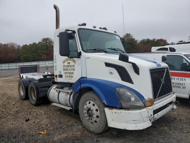  Salvage Volvo Vnl