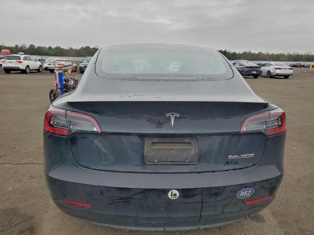 Tesla Model 3 Image 5