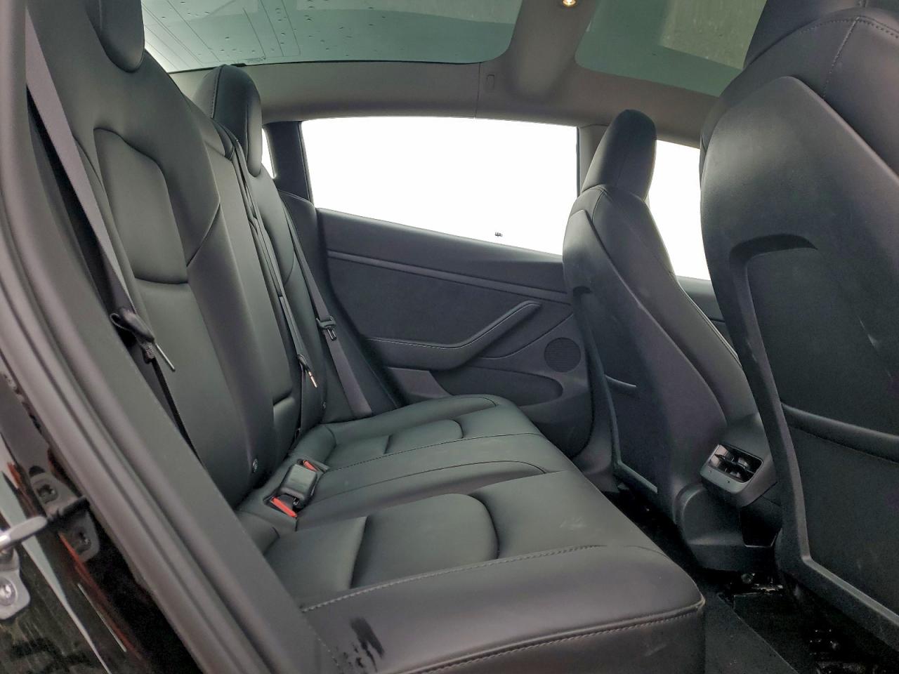 Tesla Model 3 Image 12