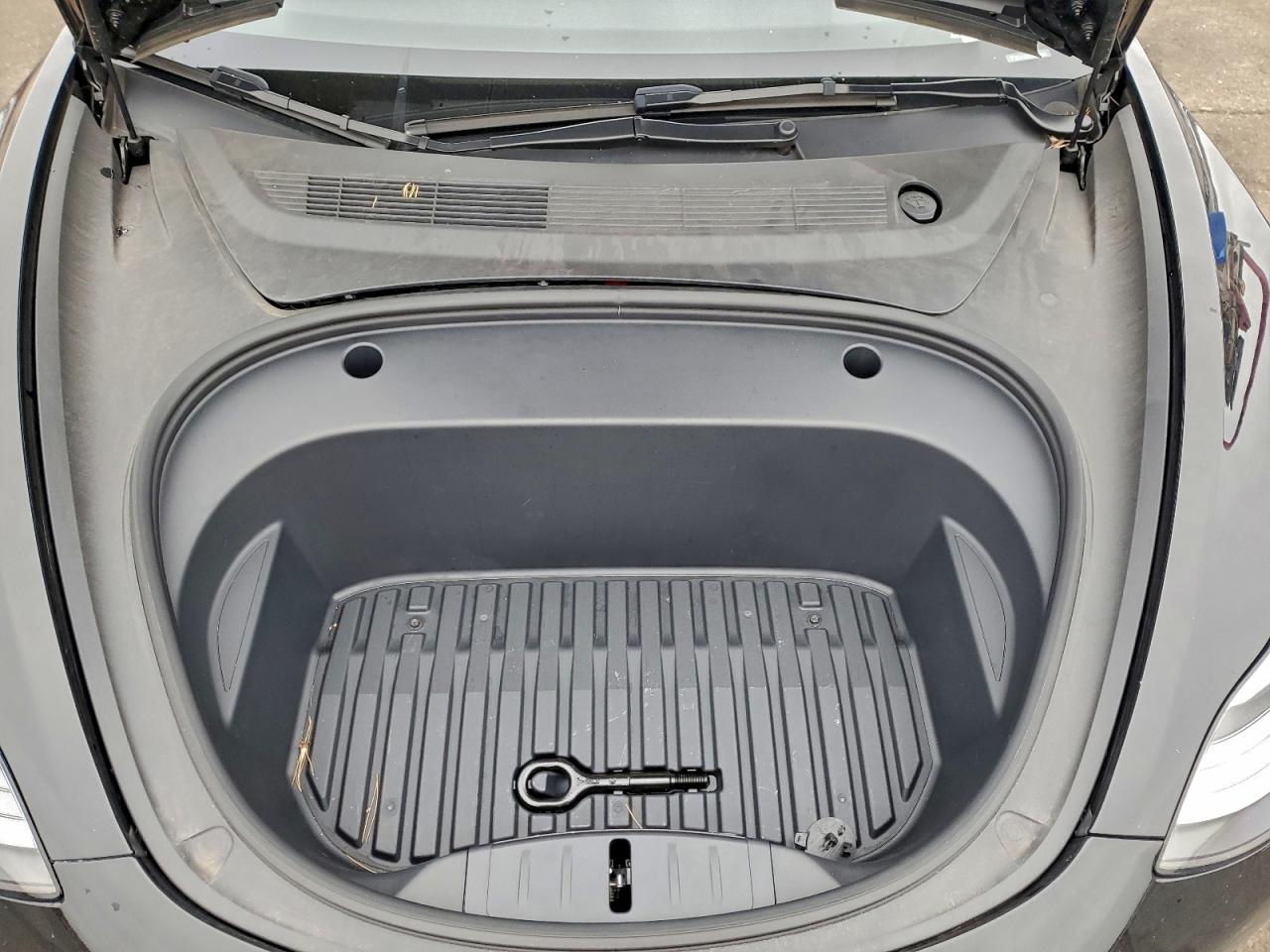 Tesla Model 3 Image 11