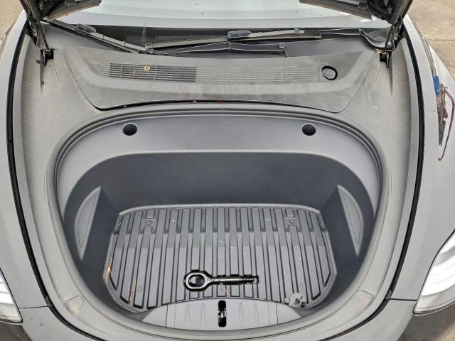 Tesla Model 3 Image 11