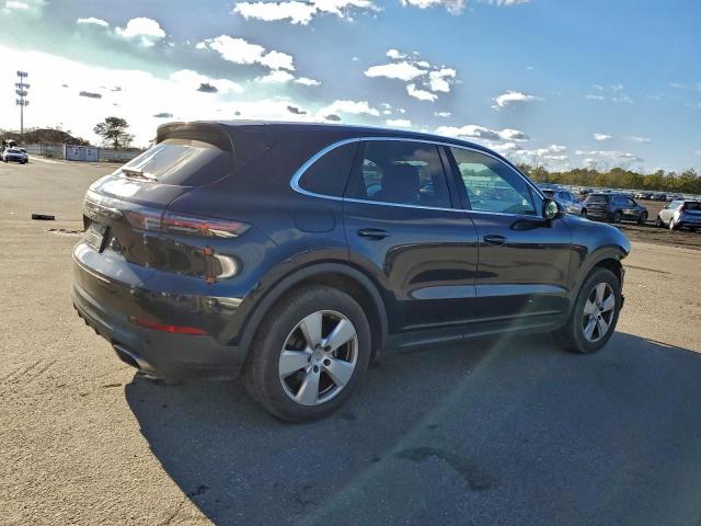 Porsche Cayenne Image 2