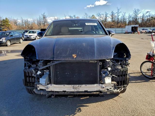 Porsche Cayenne Image 6