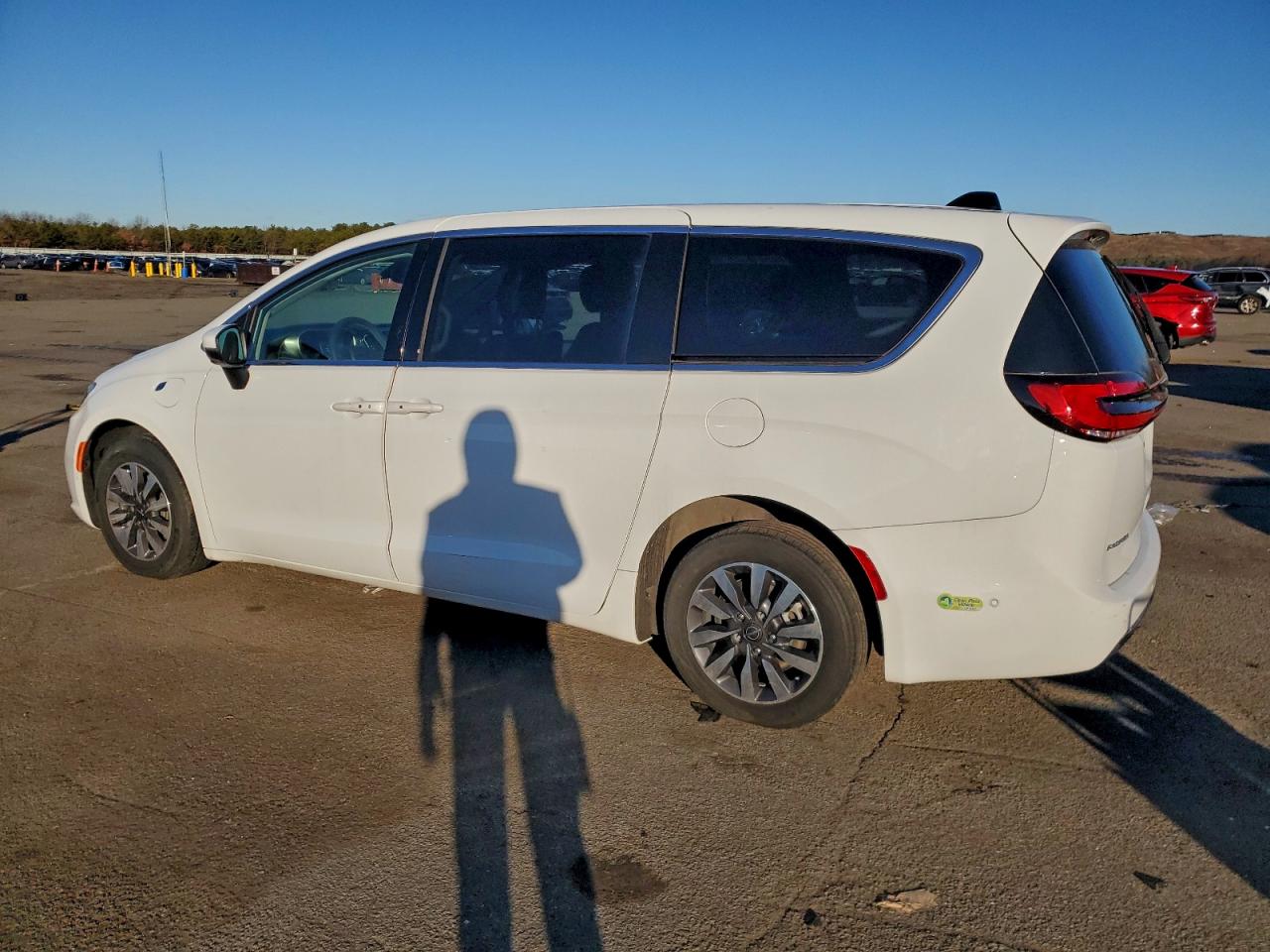 Chrysler Pacifica Hybrid Touring L Image 3