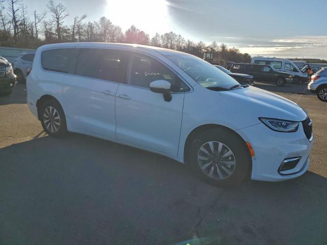 Chrysler Pacifica Hybrid Touring L Image 12