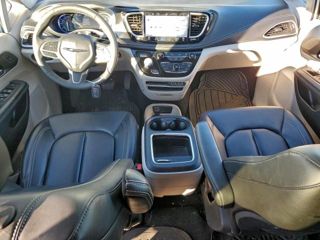 Chrysler Pacifica Hybrid Touring L Image 11