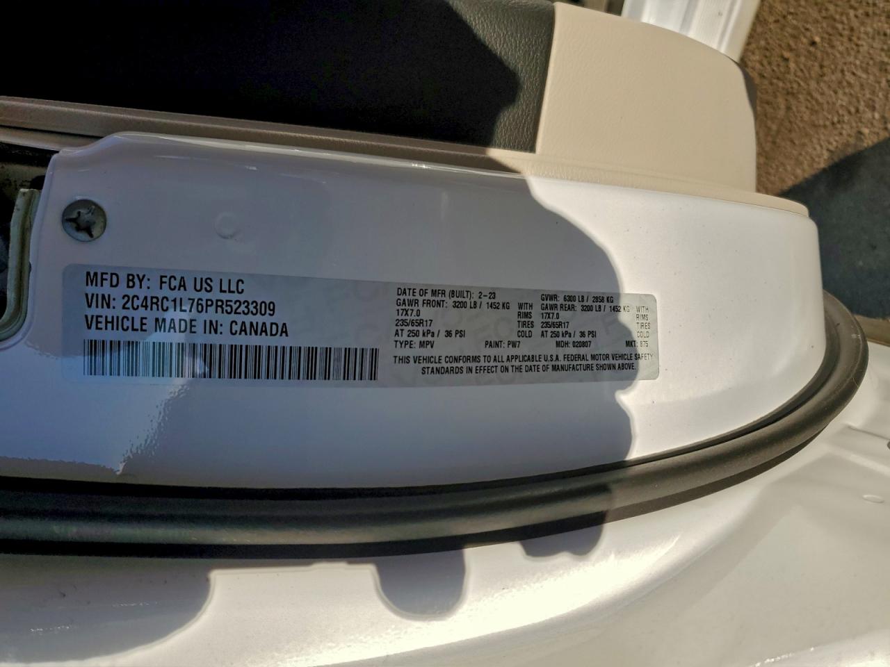 Chrysler Pacifica Hybrid Touring L Image 2