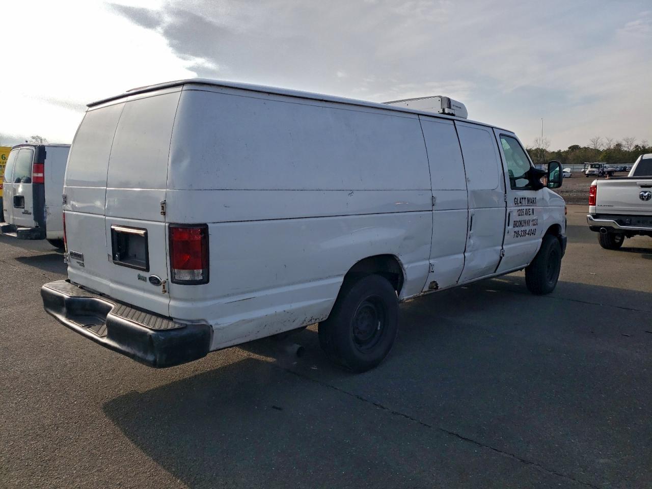 Ford E-350 E350 Super Duty Van Image 3