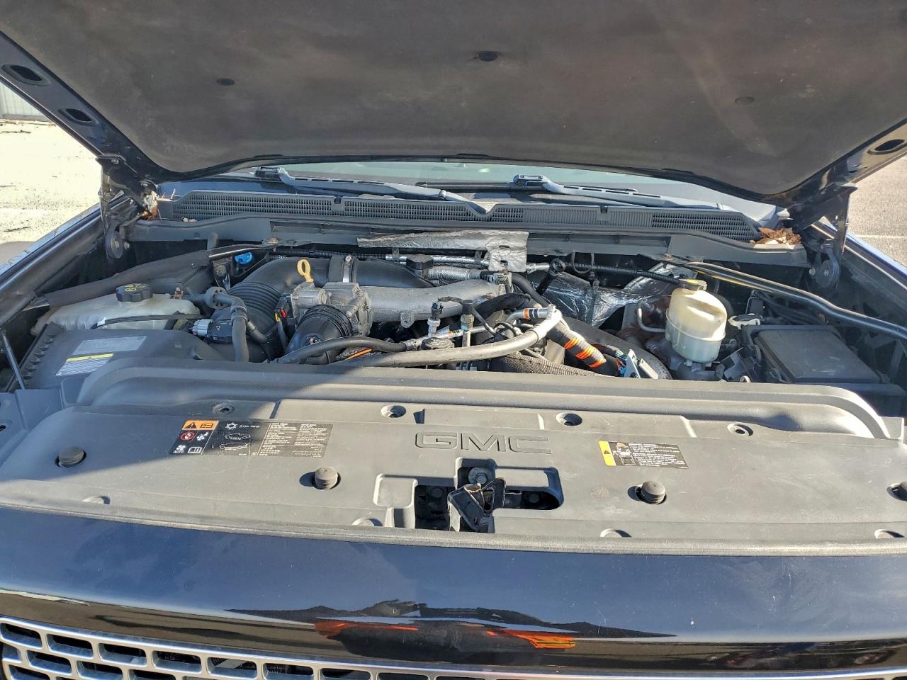 GMC Sierra K2500 Denali Image 7