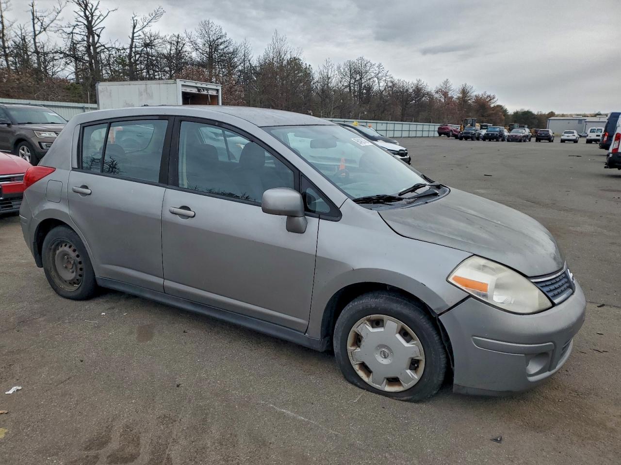Nissan Versa S Image 6