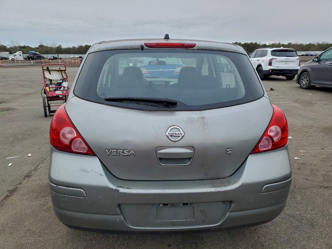 Nissan Versa S Image 10