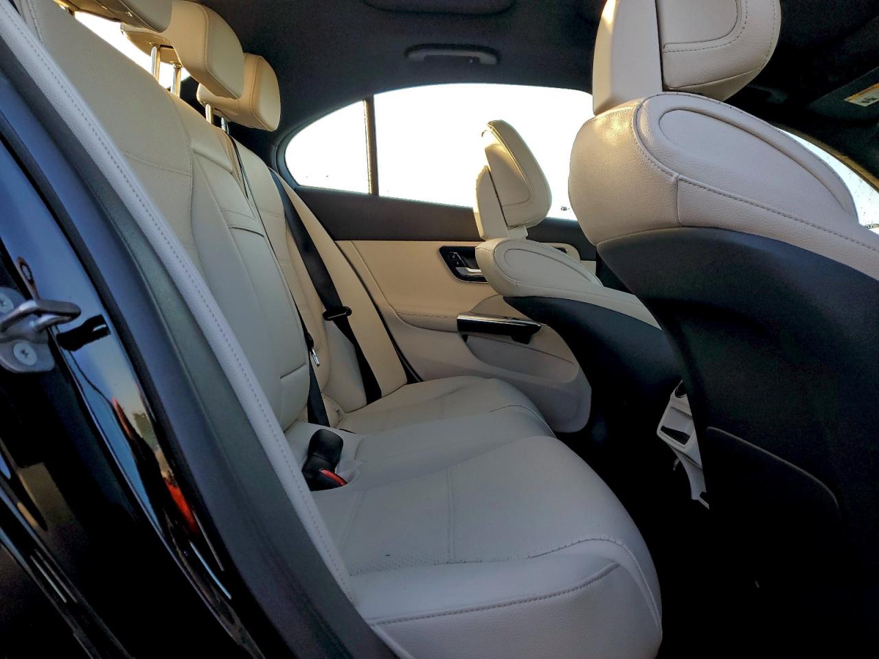 Mercedes-Benz C-Class 300 4matic Image 8