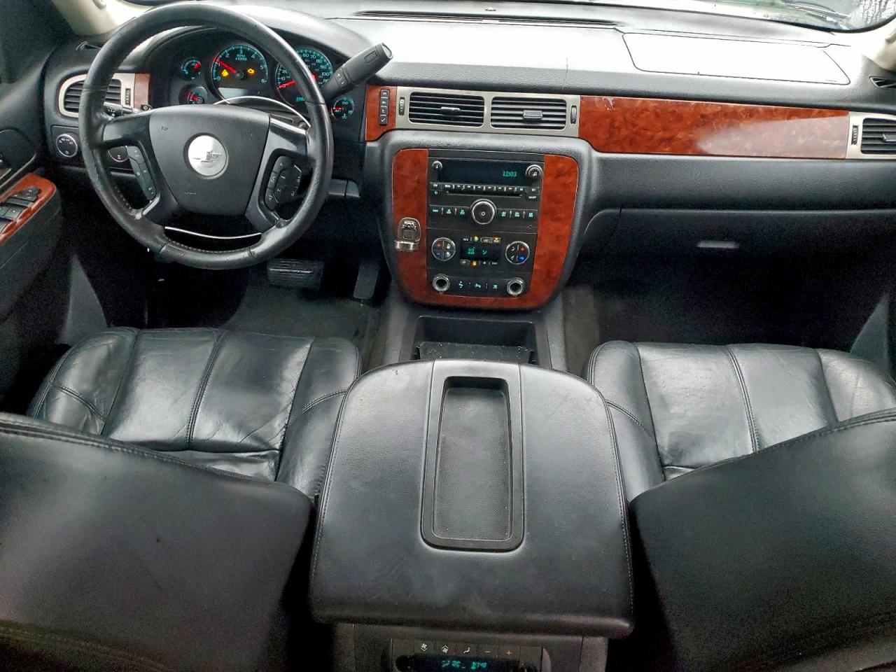 Chevrolet Suburban K1500 Lt Image 9