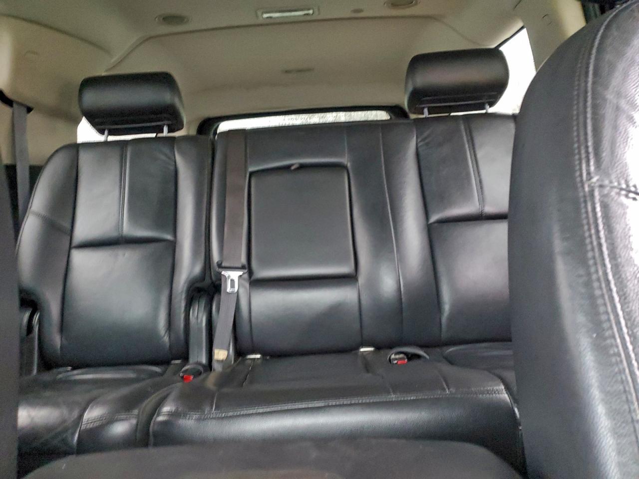 Chevrolet Suburban K1500 Lt Image 8