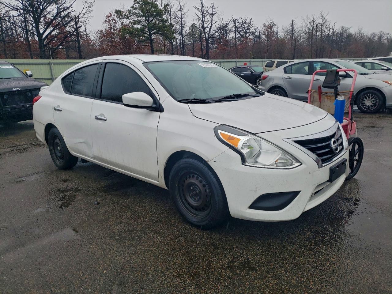 Nissan Versa S Image 3