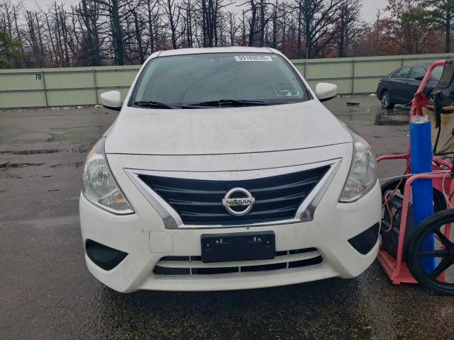 Nissan Versa S Image 8