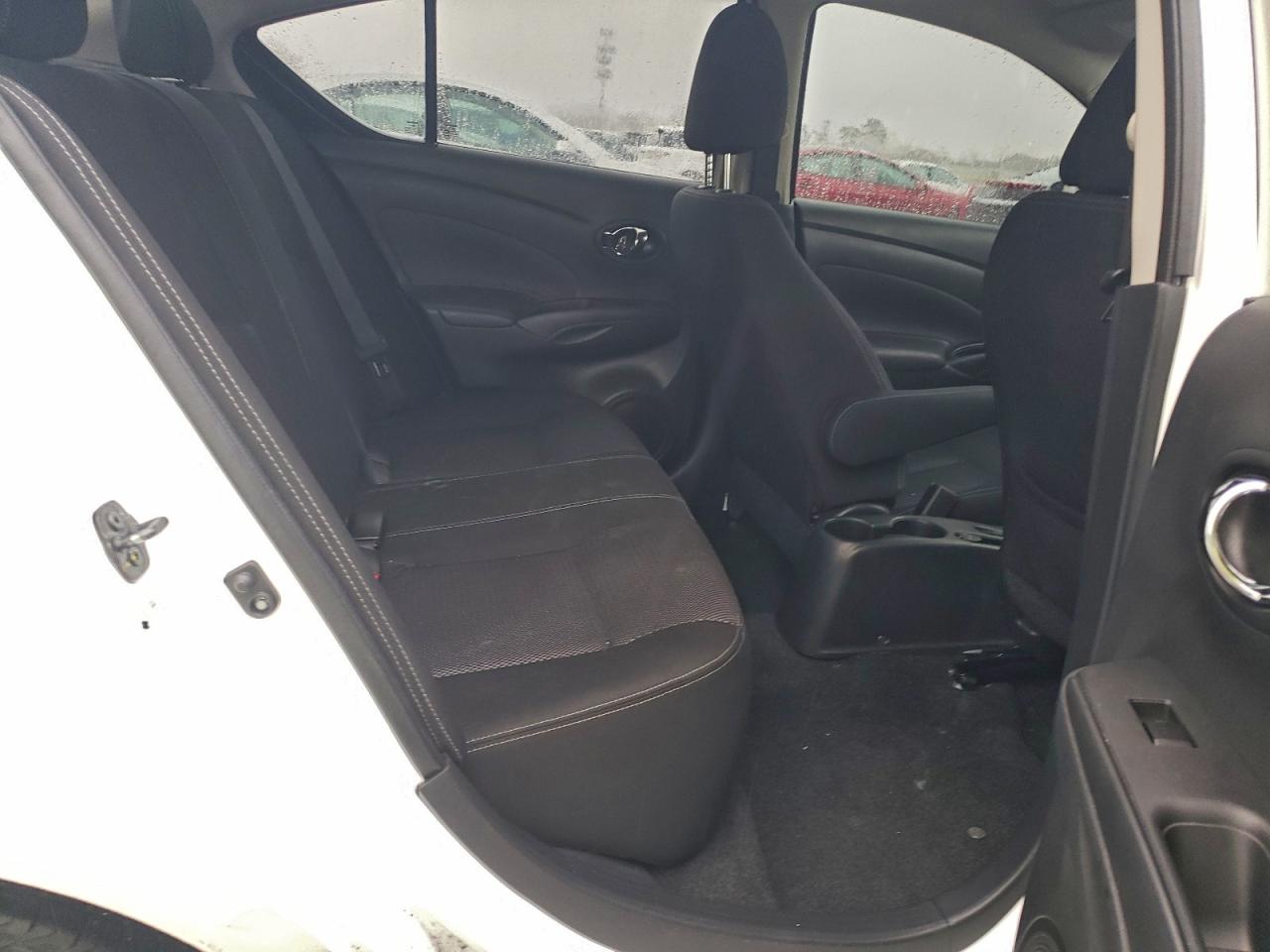 Nissan Versa S Image 4