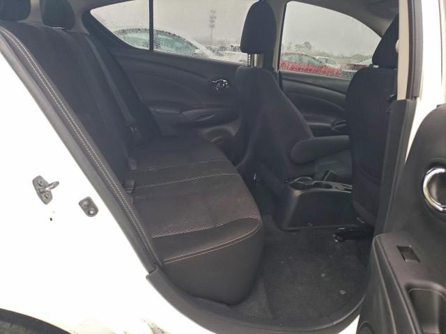 Nissan Versa S Image 4