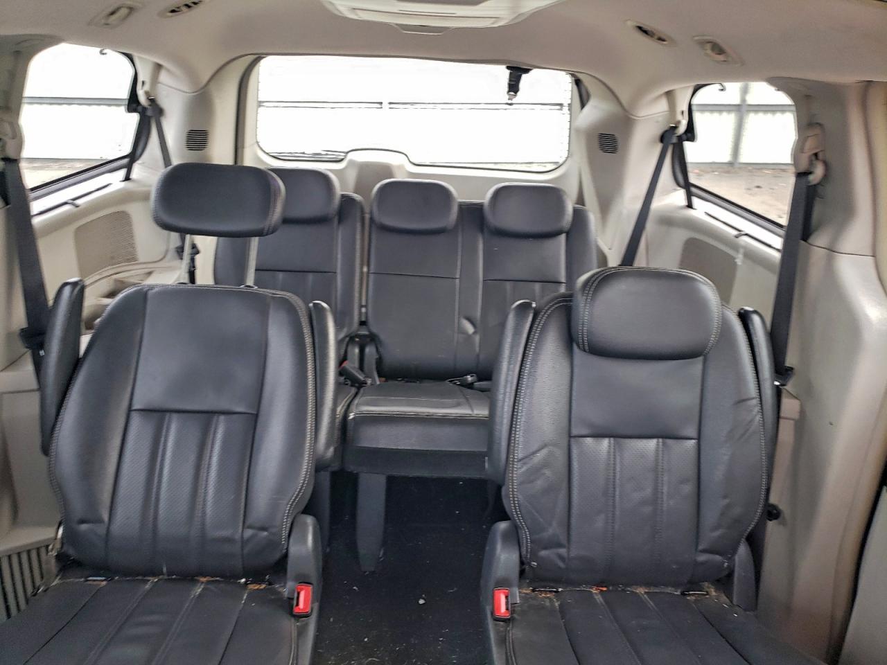 Chrysler Minivan Touring Plus Image 6