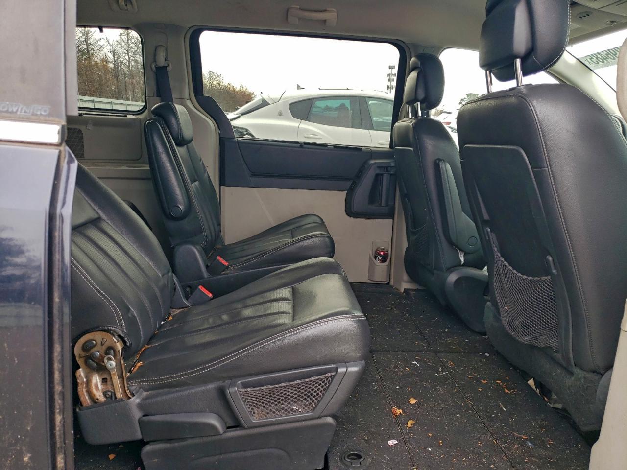 Chrysler Minivan Touring Plus Image 3