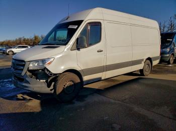  Salvage Mercedes-Benz Sprinter