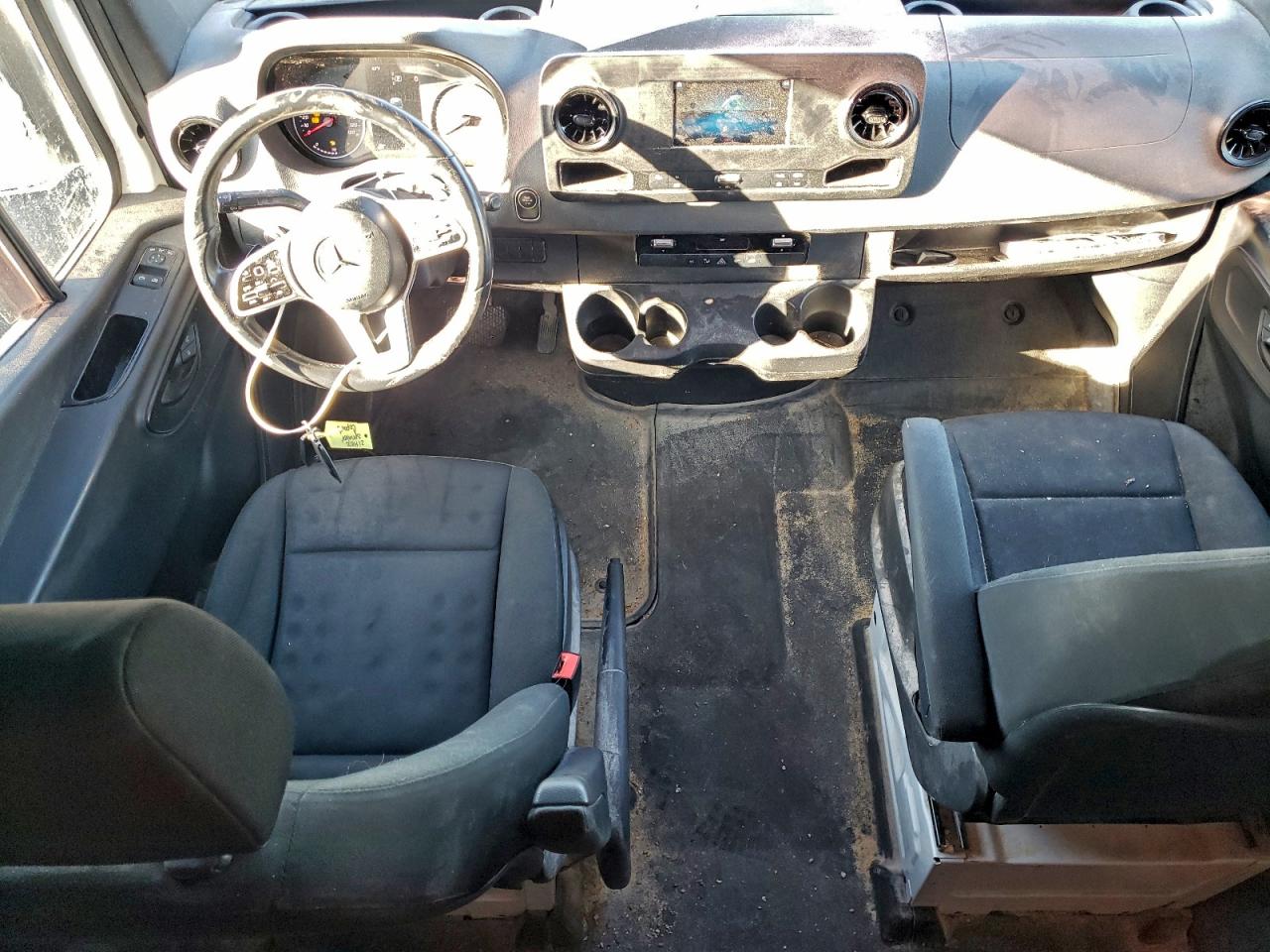 Mercedes-Benz Sprinter 2500 Image 8