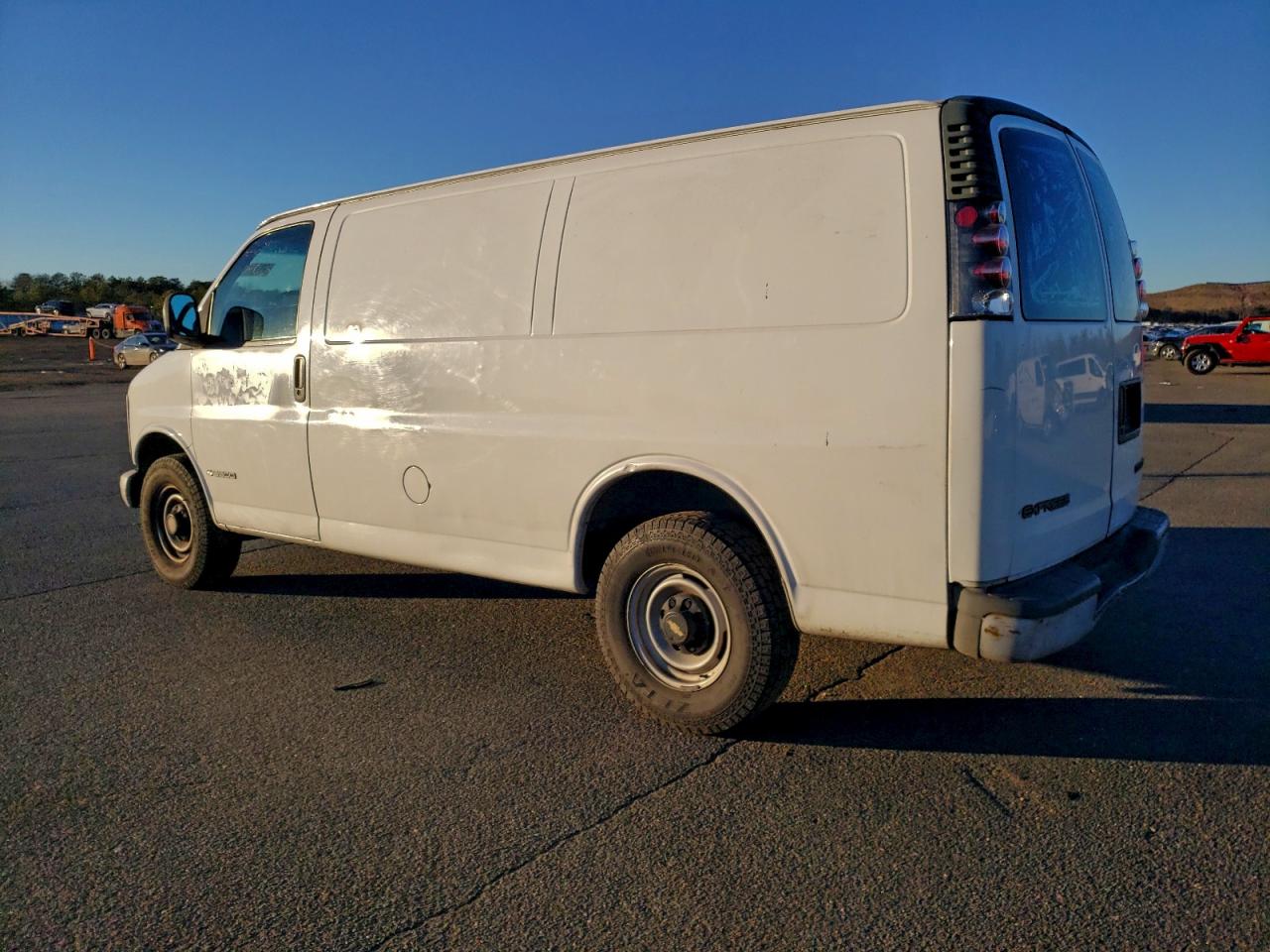 Chevrolet Express Image 2