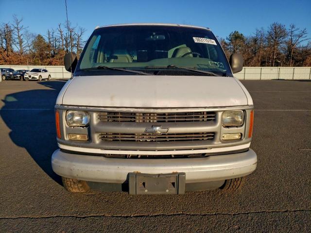 Chevrolet Express Image 3