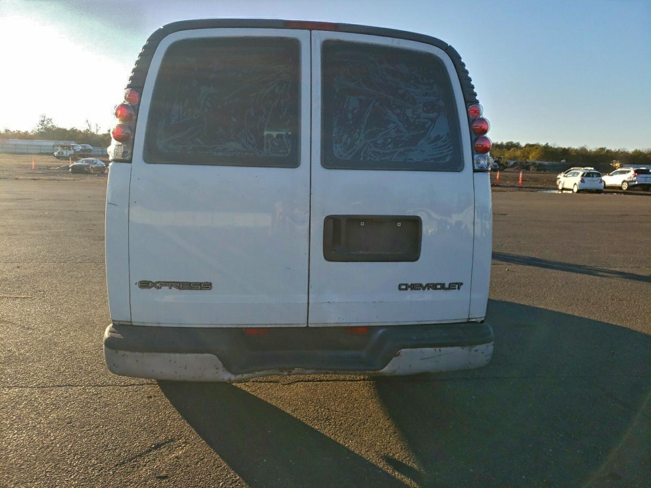 Chevrolet Express Image 10